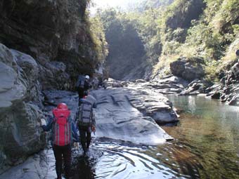 2004taiwan10b.jpg (31176 �o�C�g)